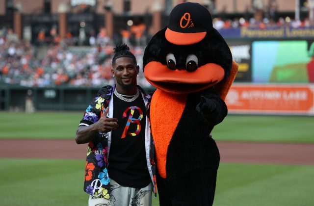 Deonte Harty ’15 Throws out First Pitch